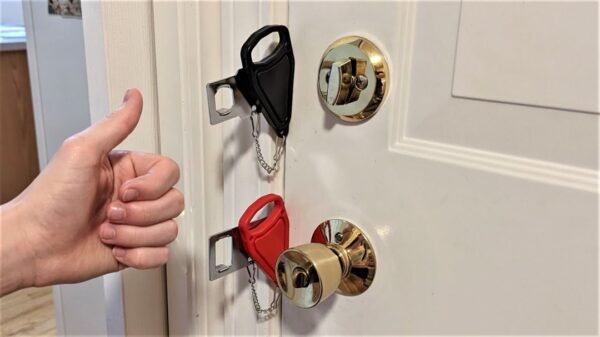 攜帶型防盜門鎖 the portable door lock